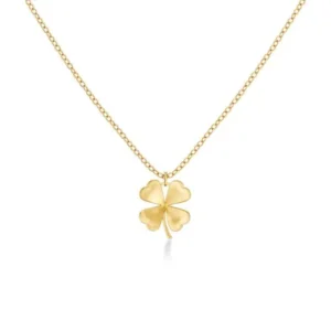 Lucky Necklace från Edblad – halsband i guldpläterat stål med ett fyrklöver som hänge, symbol för tur och kärlek.