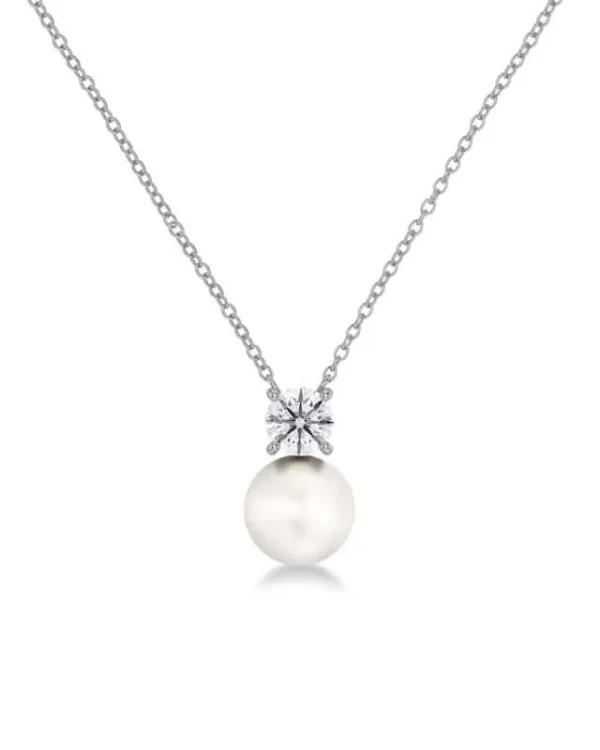 Halsband i stål med vit pärla och klar sten från Edblad, elegant och tidlöst.
