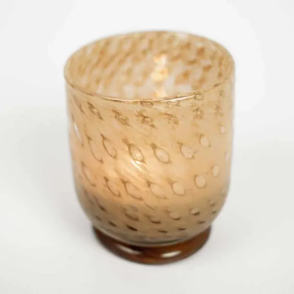 Lolo ljuskopp från Olsson & Jensen i beige handgjort glas med prickigt mönster.