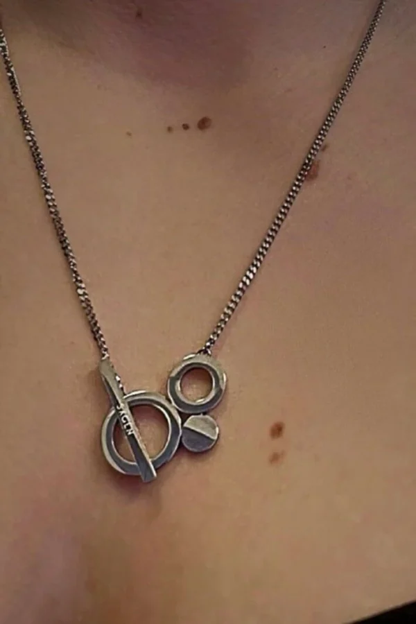 Luna Nova Necklace – stilren elegans i cirkelform - Bild 2