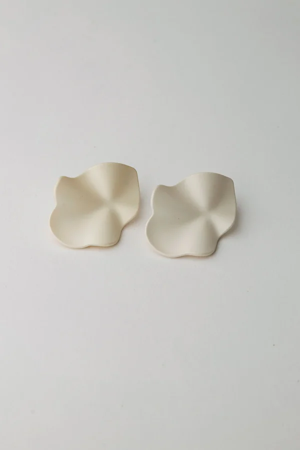 Lip Earrings – Skulptural elegans med en touch av mod - Bild 6