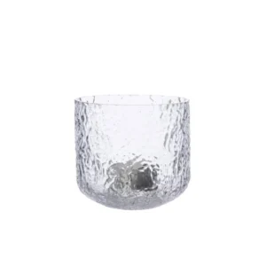 Ljuslykta i klart, mönstrat glas med bubblig yta och rund form, diameter 10 cm och höjd 9 cm.
