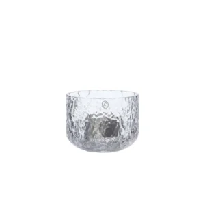 Liten ljuslykta i klart, mönstrat glas med rund form, 6 cm hög och 8 cm i diameter, från ERNST. 🏷️ Bildtitel: ljuslykta_mönstrat_glas_d8h6 🖋️ Bildtext: Nätt ljuslykta från ERNST i bubbligt glas – 6 cm hög. En stilren och stämningsfull detalj som passar perfekt för värmeljus i små utrymmen. 🔑 Bildtaggar: ljuslykta liten, mönstrat glas, värmeljuslykta, bubbligt glas, ERNST design, skandinavisk inredning, små ljuslyktor, inredningsdetalj Vill du att jag nu sätter ihop ett gemensamt inspirationsinlägg eller kategoritext för hela serien?