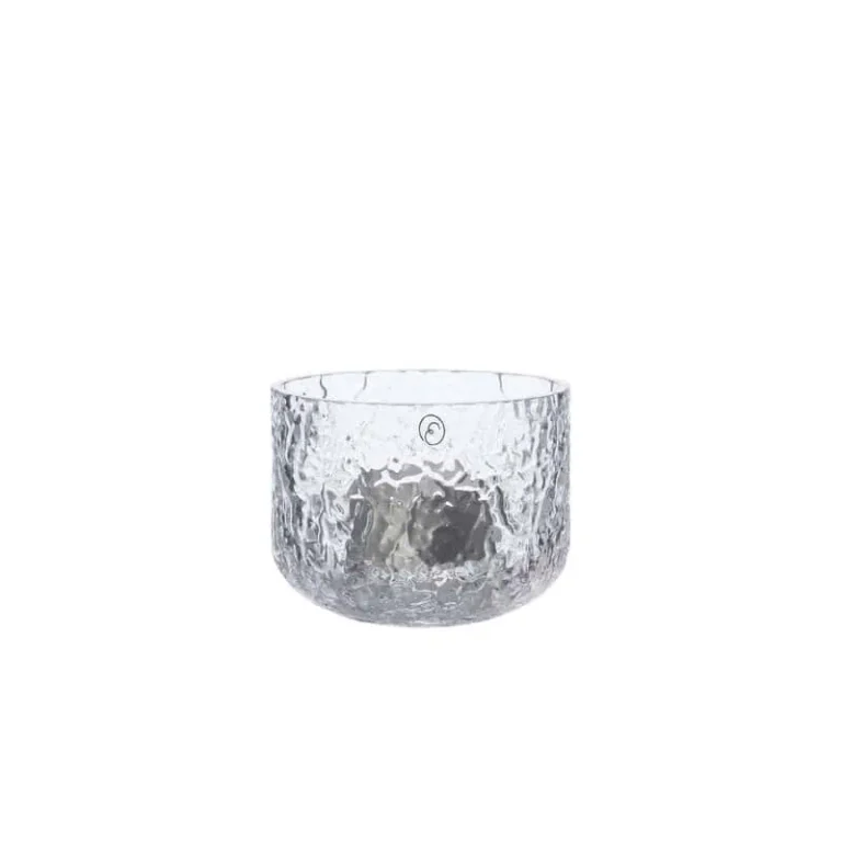 Liten ljuslykta i klart, mönstrat glas med rund form, 6 cm hög och 8 cm i diameter, från ERNST. 🏷️ Bildtitel: ljuslykta_mönstrat_glas_d8h6 🖋️ Bildtext: Nätt ljuslykta från ERNST i bubbligt glas – 6 cm hög. En stilren och stämningsfull detalj som passar perfekt för värmeljus i små utrymmen. 🔑 Bildtaggar: ljuslykta liten, mönstrat glas, värmeljuslykta, bubbligt glas, ERNST design, skandinavisk inredning, små ljuslyktor, inredningsdetalj Vill du att jag nu sätter ihop ett gemensamt inspirationsinlägg eller kategoritext för hela serien?