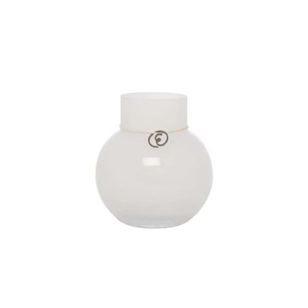 Rund vit glasvas från ERNST, 9 cm hög med smal hals och dekorativ ring, mot vit bakgrund.