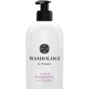 WASHOLOGI Hand Cream Harmony – återfuktande handkräm med lavendel i vit flaska med svart pump.