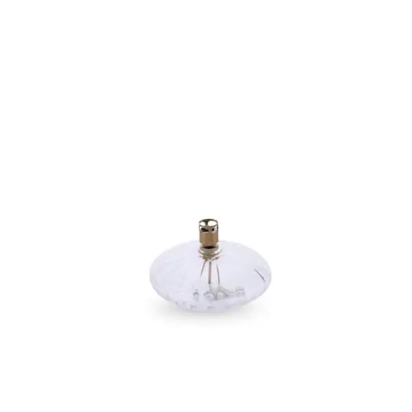 Transparent oljelampa i rund, räfflad form med mässingsbrännare – modell Disc Elegant Brass L från Peri Design.
