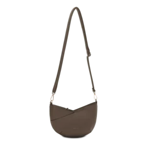 Taupefärgad crossover-väska från Puccini i halvmåneform med sned skärningsdetalj och justerbar axelrem.