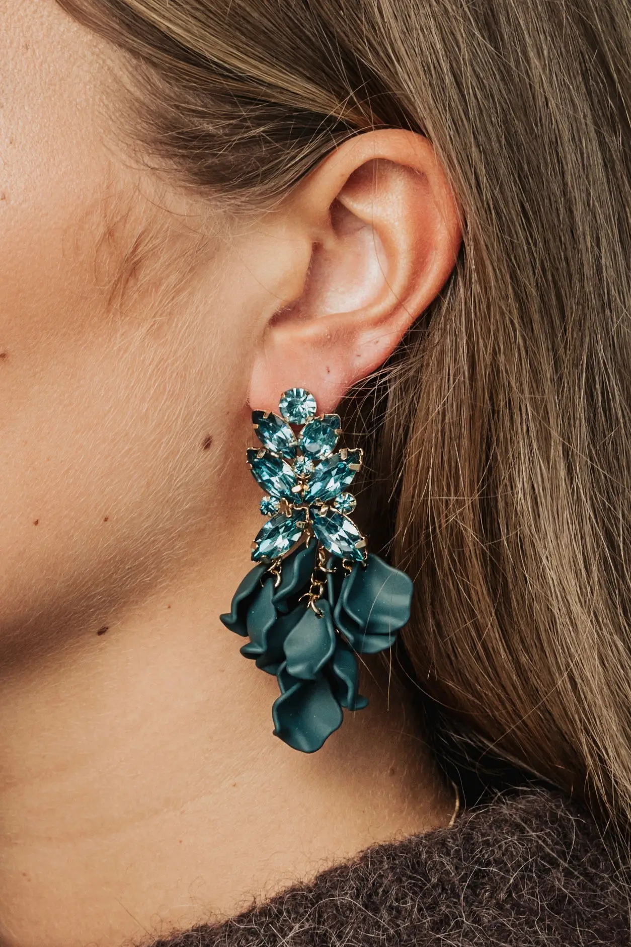 Leaf Big Stone Earrings – Grön prakt i varje rörelse - Bild 8