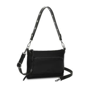 Svart crossoverväska från Lycke Oslo med dekorativ nitrem och justerbar lång axelrem.