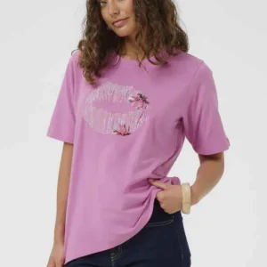 Rosa t-shirt med tryck och kort ärm från Culture.