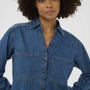Blå denimskjorta med bröstfickor och lång ärm från Culture.