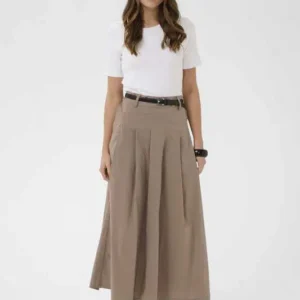 CUastrid Antoinett beige A-linje kjol från Culture med ankellängd.