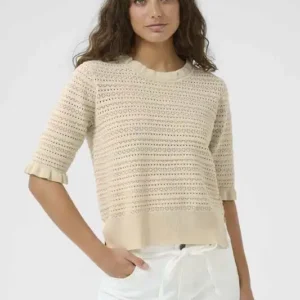 CUtella beige stickad topp från Culture med hålmönster och kort ärm.