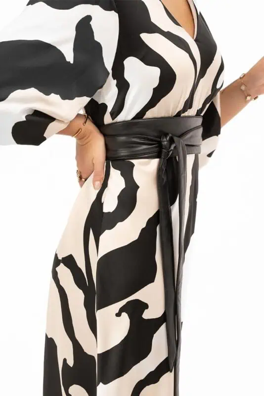 Key Belt svart midjebälte från Capri Collection i mjukt veganläder som knyts runt midjan.