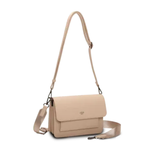 Beige axelremsväska med klaff från Lycke Oslo i stilren skandinavisk design.