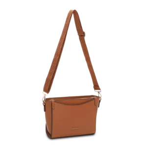 Cognac crossover-väska från Puccini med bred axelrem och modern design.
