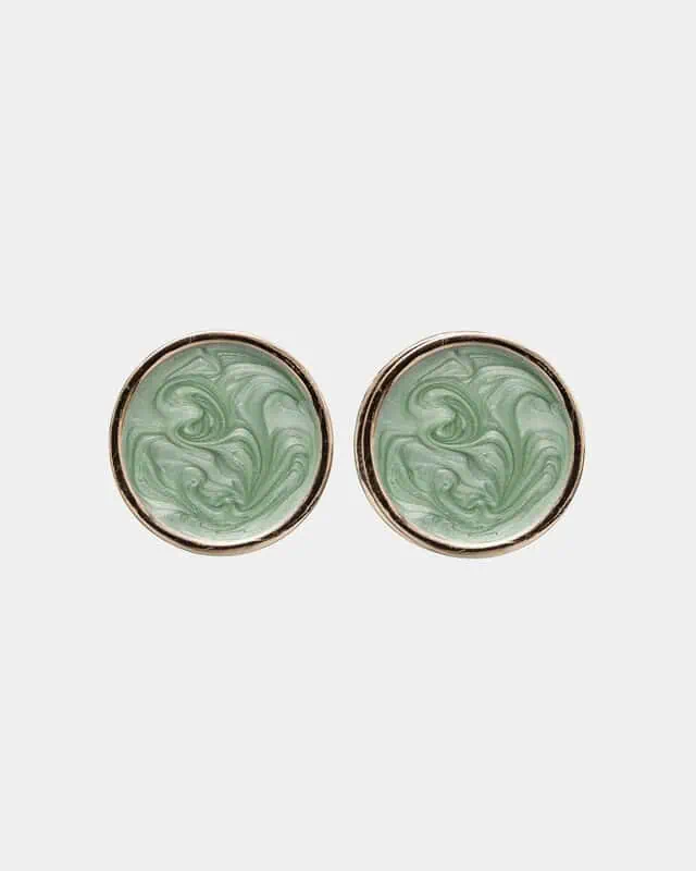 Ava Pearl Earrings Pearl green från Bow19 med grön pärleffekt, guldfärgad kant och elegant oval design.