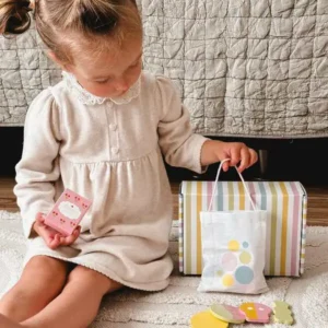 Jabadabado godisbox med trägodis i pastellfärger och 14 tillbehör för barn från 2 år.