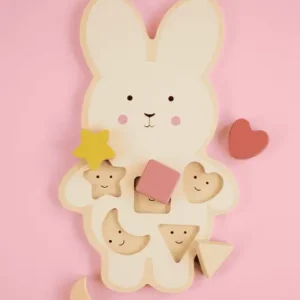 Bunny Pussel från Jabadabado i FSC-certifierat trä med sorteringsformer i pastellfärger för barn från 1 år.