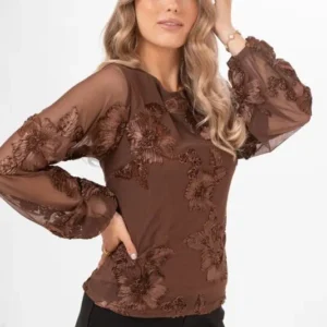 Brun Maeve Blouse i mesh med blommönster och transparenta puffärmar.