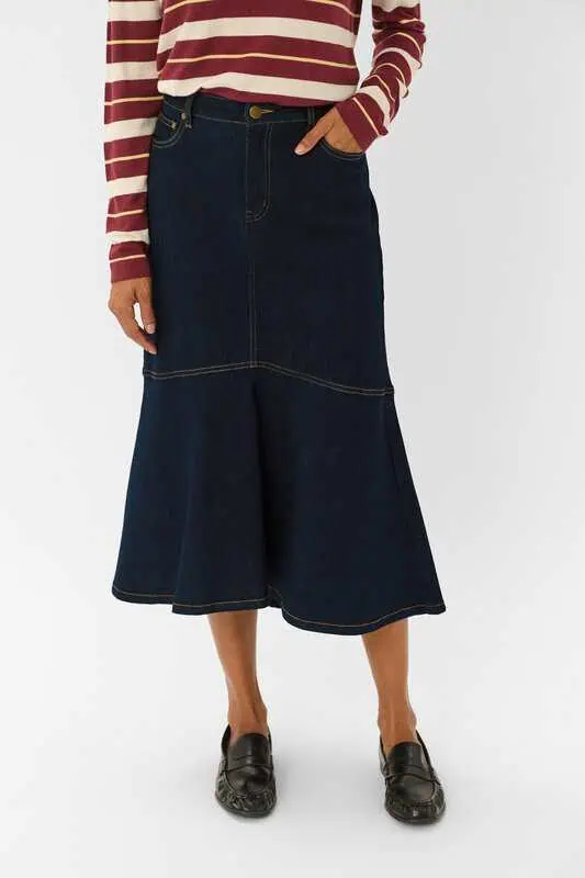 CUhalle Bobbie Skirt från Culture – feminin denimkjol med vacker vidd - Bild 3