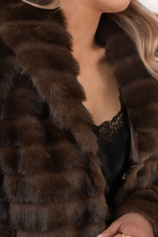Minerva Fur Jacket Coffee Brown – lyxig fuskpäls med elegant silhuett - Bild 2