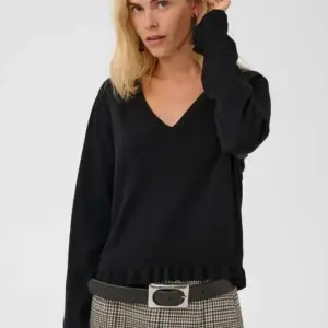 CUclare Annemarie Frill Vneck – Culture