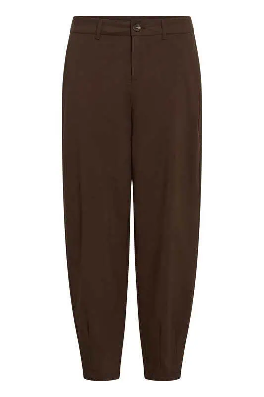 Culture CUMally Jamie Pants i brunt – eleganta dambyxor med medelhög midja, klassisk passform och avsmalnande ben i 7/8-längd.